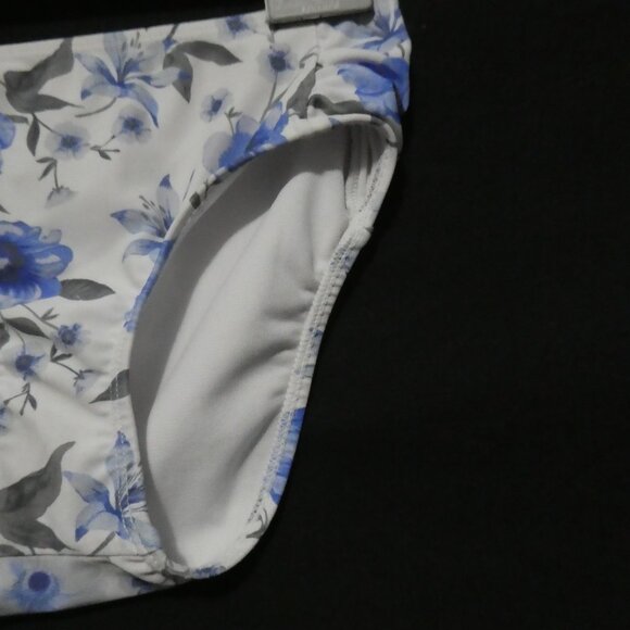 URBAN KIDS | size 6 | White and Blue Floral Bikini Set - Picture 13 of 16